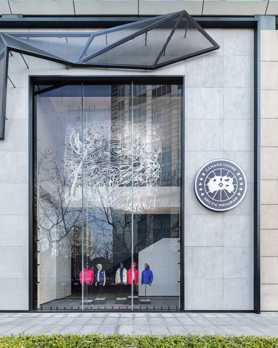 Alex Fischer &amp; Qavavau Manumie, ᐃᒻᒪᕕᒻᒥ Upon the Sea 海上, 2021, ≅15'×15' water cut aluminium, white paint. on display at iAPM, Shanghai, China